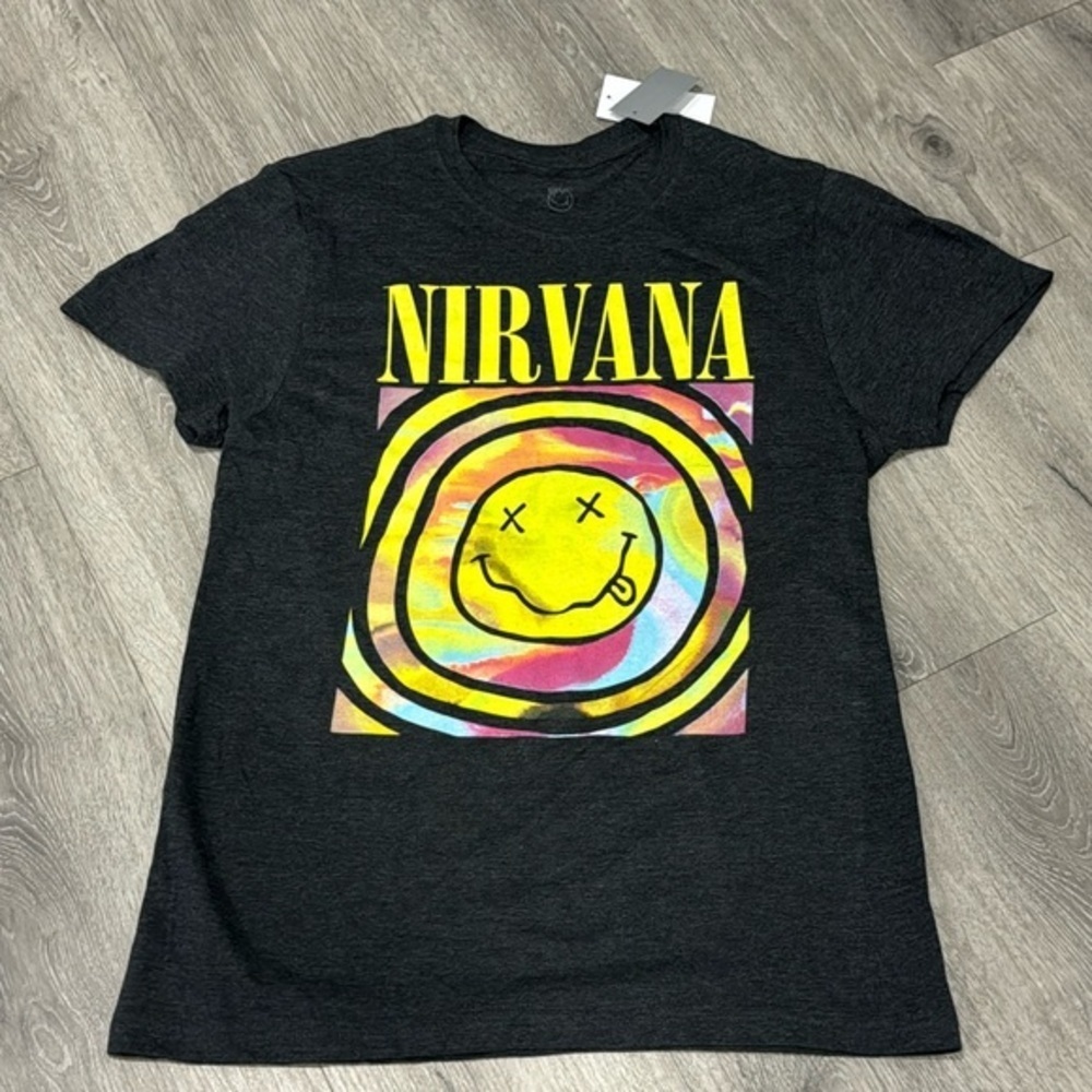 Women's Nirvana Graphic Tee Short Sleeve T-Shirt Medium NWT